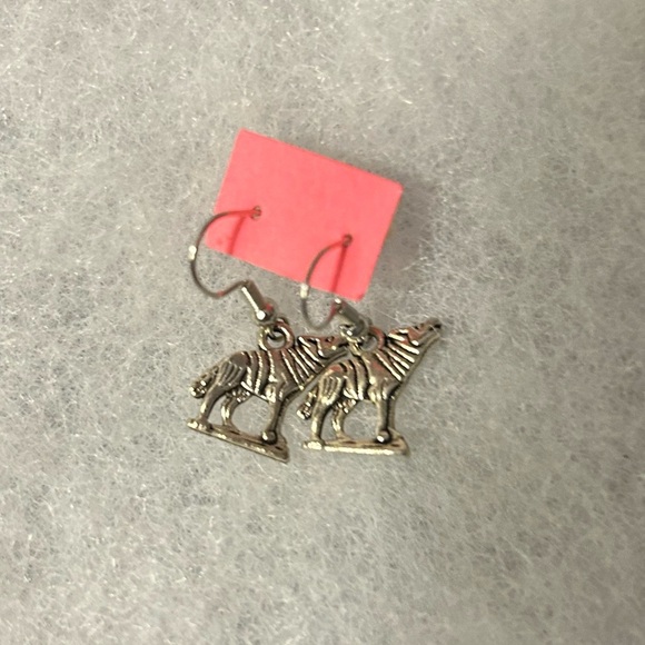 Ware wolf 🐺 Stunning beautiful NWT hypoallergeniC .925 stainless buster like ❤️ - Picture 7 of 7